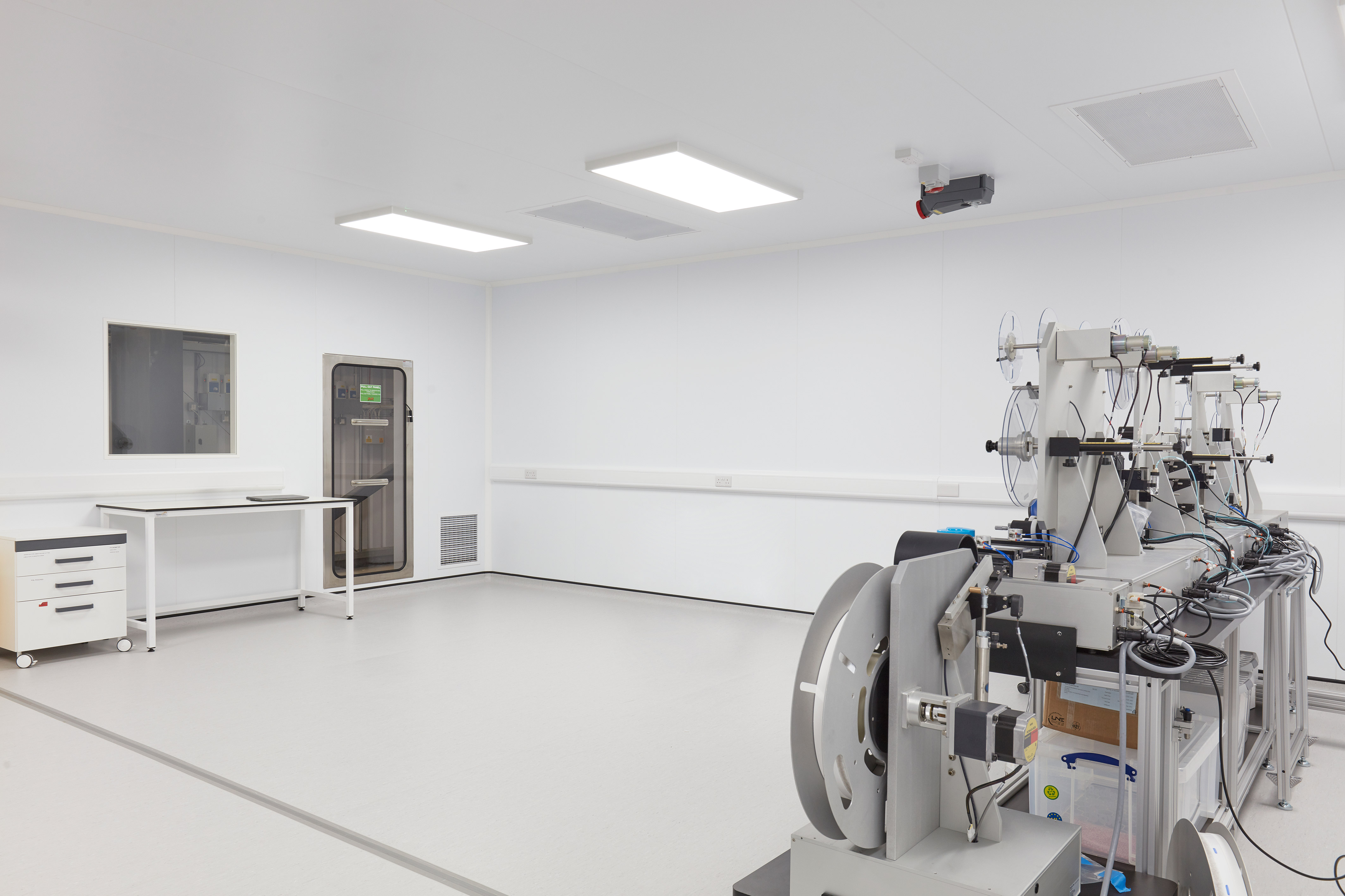 Spacious cleanroom laboratory with specialised scientific equipment and minimal furnishings, part of a COEL lab fit-out for Sense Bio.