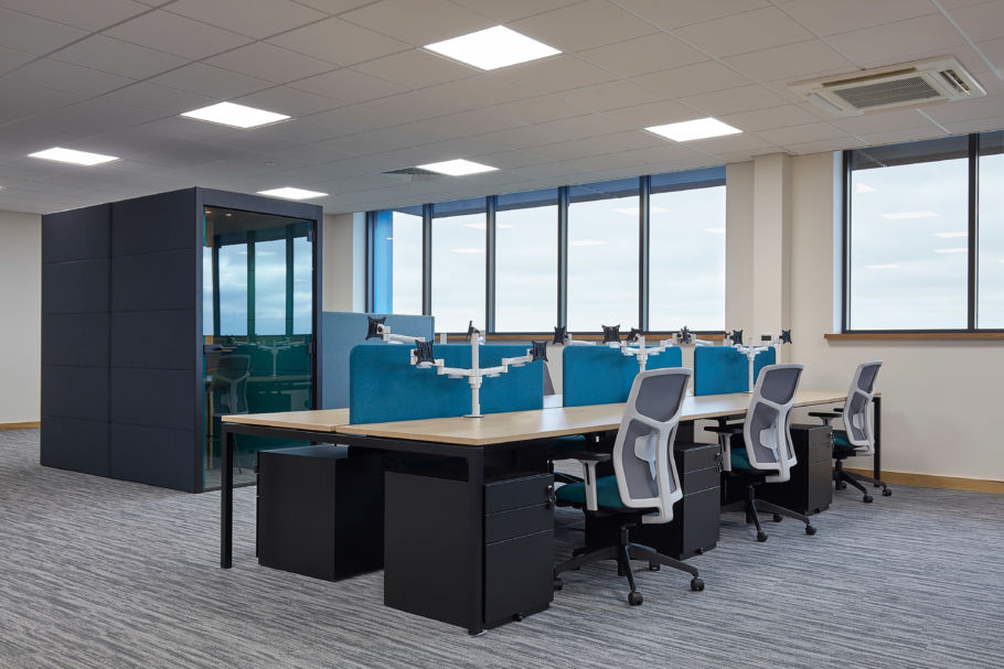 Single person booths in the left corner, 6 desks with blue divider panels